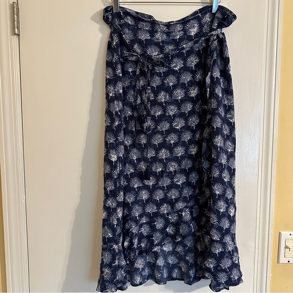 Tommy Bahama Belted Tassel Tiered Faux Wrap Tropical Floral Midi Skirt Blue 12 - Picture 1 of 7